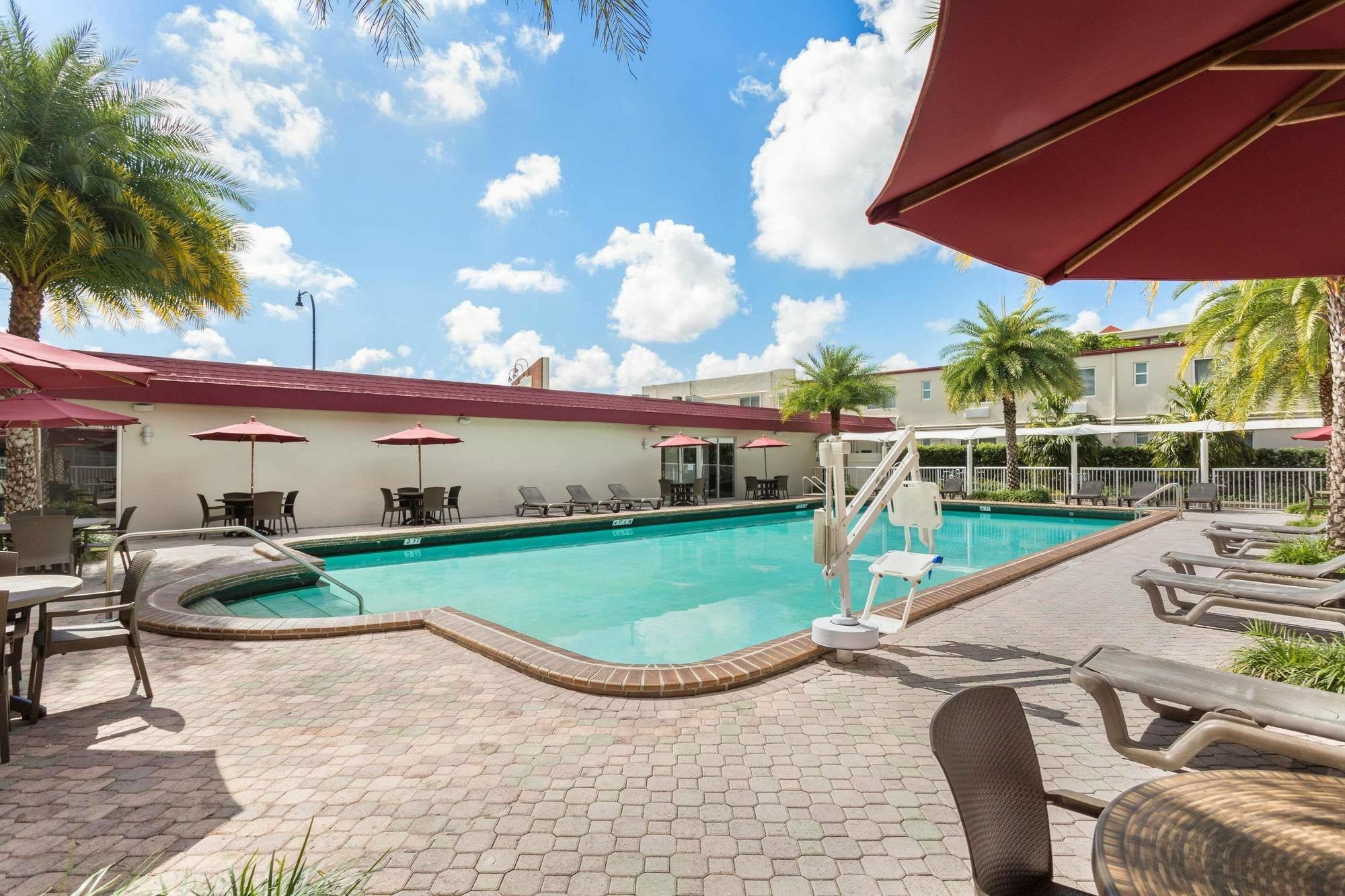 Ramada By Wyndham Miami Springs/Miami International Airport Hotel Luaran gambar